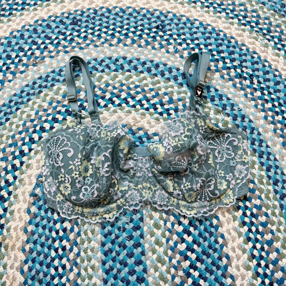 Victoria's Secret Lace Unlined Bra